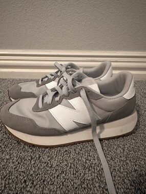 New Balance 237 Gray & White Sneakers size 9 never worn